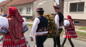 Neděle na letních slavnostech patřila dožínkám a mši