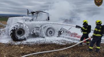 V Kunovicích hořel traktor. Mohla za to vadná elektroinstalace