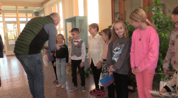 Starosta ocenil děti za sbírání kaštanů