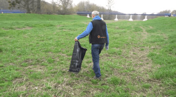 Dobrovolníci letos uklízeli Otrokovice na pěti trasách  