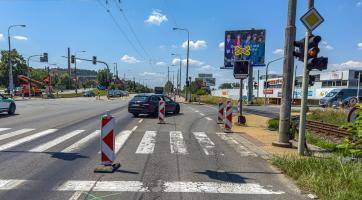 Práce na modernizaci křižovatek se přesunuly k Ternu. Dopravní omezení potrvají do poloviny září