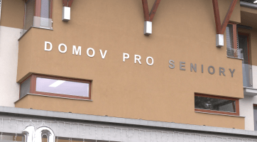 Krásnou moderní budovu si senioři v Luhačovicích užívají již 10 let