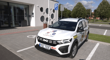 Pečovatelky už dávno nejezdí na kolech, DECENT má nové auto