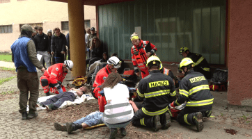 Záchranáři, hasiči a policisté čelili ve Zlínském kraji extrémním situacím