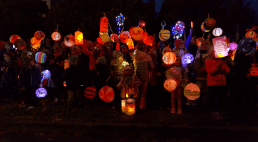 Ve Starém Městě si připomněli vznik republiky Světýlkovým průvodem