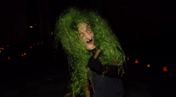 Letošní Halloweenská stezka vedla chodbami a zákoutími školy 