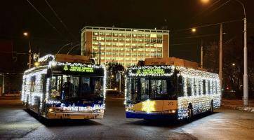 Dvojnásobná radost pro cestující! Ulicemi Zlína a Otrokovic budou letos jezdit dva vánoční trolejbusy