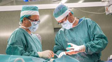 Jednodenní chirurgii v Baťově nemocnici už nabízí i ortopedie