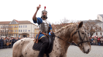 Svatý Martin přivezl do Uherského Hradiště mladá vína