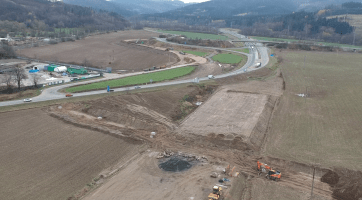 Přeložka I/57 má hotové všechny mostní základy