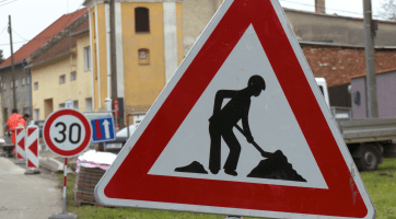 Nové autobusové zastávky v Chrášťanech zkvalitní dopravní obslužnost
