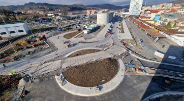 Nová okružní křižovatka zjednoduší přístup do Vsetínské nemocnice