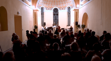 Kapela La Boujeau rozezvučela klášterní kapli šansonem i swingem