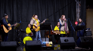 Na tečovickém Vánočním jarmarku opět zpívaly Děvčice z Podolí