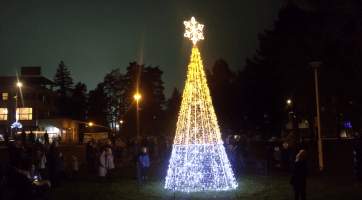 Vztahy na Baťově utužuje každoroční rozsvícení stromu