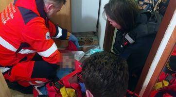 Seniorka ve Zlíně upadla v koupelně a nemohla vstát. Její volání o pomoc uslyšel soused