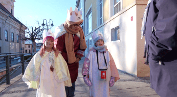 Tříkráloví koledníci vyrazili nejen do ulic Uherského Brodu, ale i do okolních obcí 