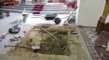 Archeologové v kostele objevili hrob starý 300 let