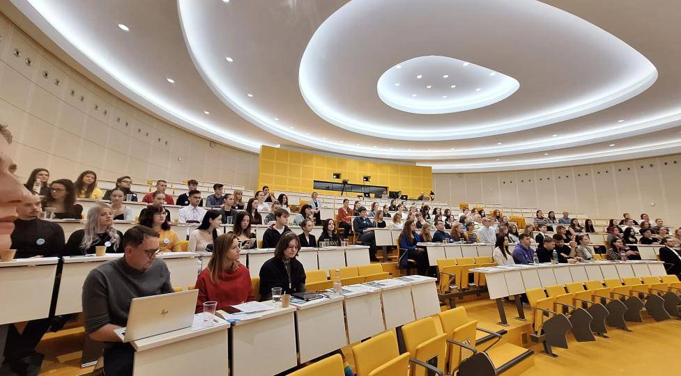 Svoboda slova, veřejnoprávní média nebo závislosti. Rada mladších ve Zlíně probere palčivá témata