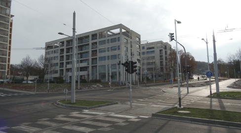 Vytížená křižovatka v centru Zlína se po osmi měsících obousměrně otevřela
