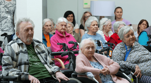 Základní umělecká škola připravila seniorům výstavu i koncert