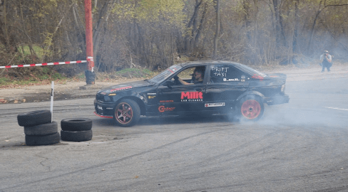 Milovníci aut přispěli na zakoupení vozu pro zdravotně postiženého chlapce