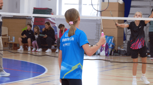 Badmintonová Lokomotiva jede plnou parou vpřed