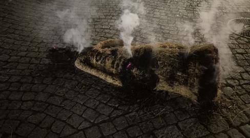 Hasiči zasahovali u požáru betléma v Kroměříži, shořely dvě postavy