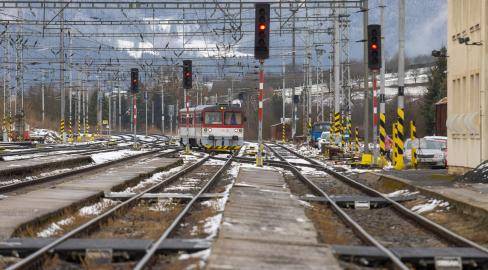 Výluka na trati Vsetín – Horní Lideč – Střelná potrvá téměř rok. Dopravu zajistí autobusy