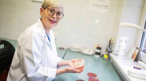 Mikrobioložka KNTB: Úloha laboratoří v diagnostice a léčbě pacienta je nezastupitelná