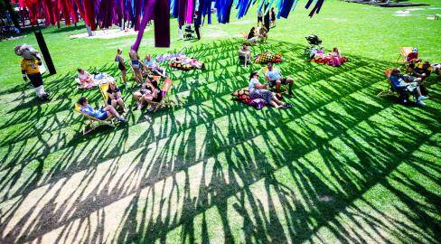 Festival Zlín žije odhalil první vystupující. Buty ve městě oslaví 40 let na scéně