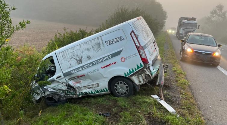 Dopravu na silnici E50 u Podolí ráno zkomplikovala hromadná dopravní nehoda