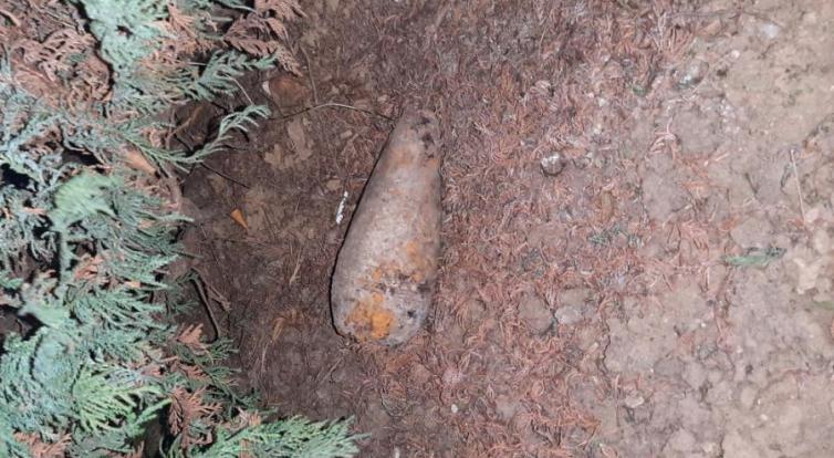 Muž z Hluku našel u domu dělostřeleckou minu. Policie nejbližší okolí evakuovala