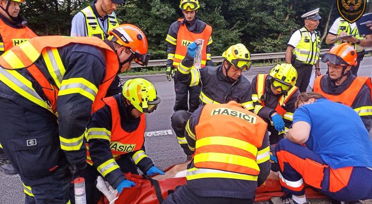 V Buchlovských kopcích havaroval motorkář. Zranil se on i jeho spolujezdkyně