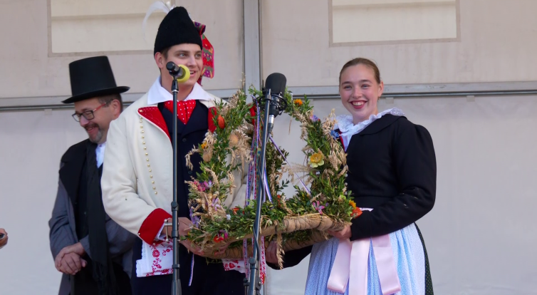 Jubilejní desátý Trh v podhradí byl spojen s dožínkami