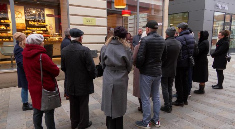 Dům v Prostřední ulici připomíná rodáka Dana Hardyho Yaalona