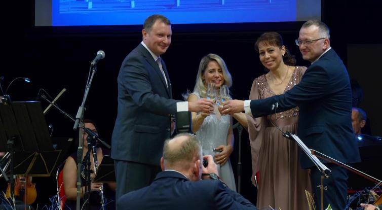 Staroměstský ples uchvátil standardním tancem, baletem i folklórem