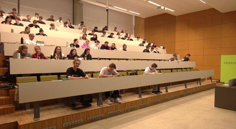 Jaké to je být vysokoškolákem ještě před maturitou?