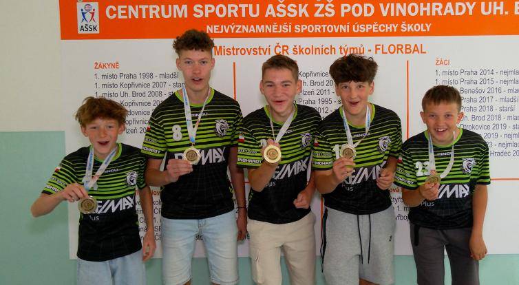 Základní škola Pod Vinohrady už poosmé v řadě na florbalovém trůnu