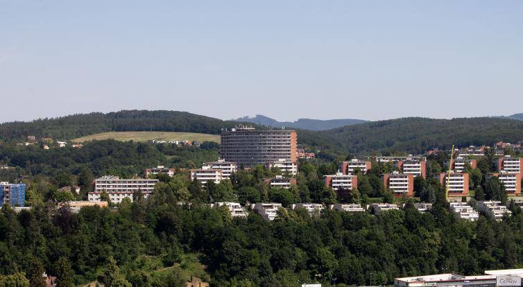 Centrální část sídliště Jižní Svahy se dočká zástavby. Město nyní chystá soutěž