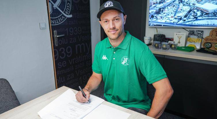 Na Lapač přilétá známé jméno. Hokejisty Vsetína posílil útočník Straka
