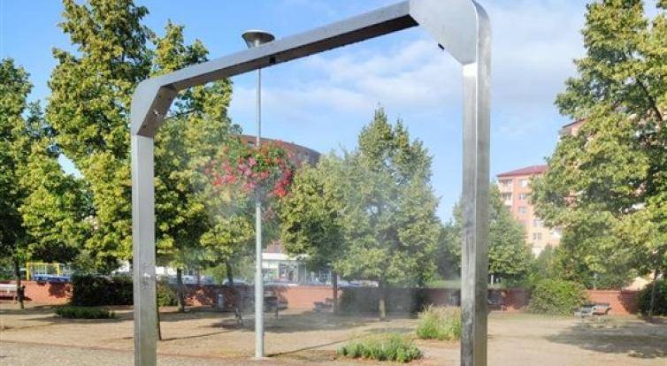 V Otrokovicích instalují oblíbená mlžítka. První už je na náměstí, kde bude druhé?