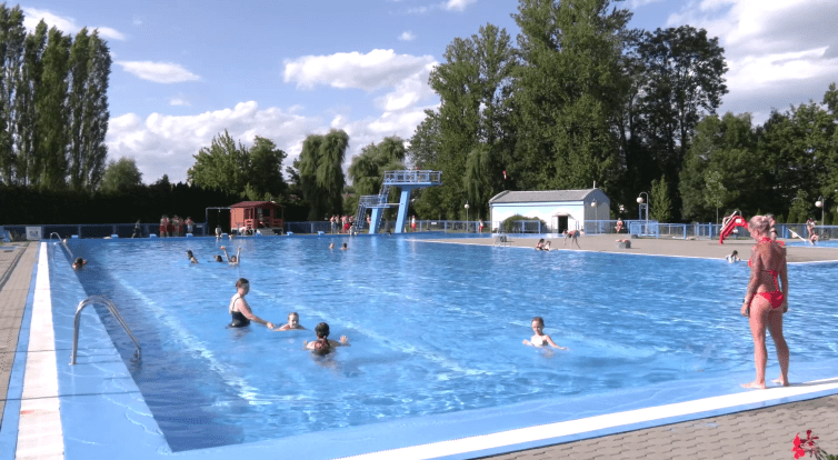 Koupaliště v Hulíně už jede naplno, vstupné se nezvyšovalo