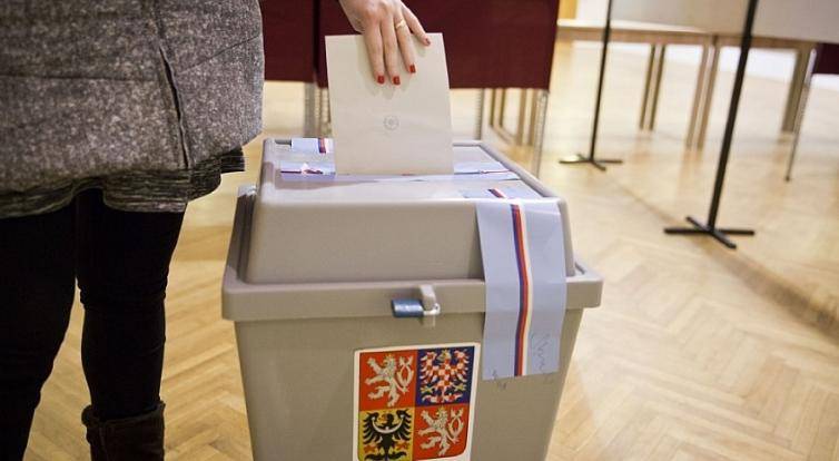 Krajský úřad přijal 22 kandidátek pro podzimní parlamentní volby. Voliči vyberou 12 poslanců