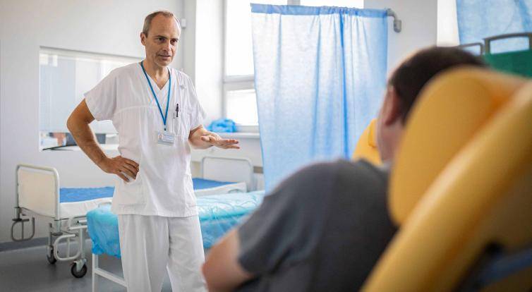 Obstřiky, akupunktura i léčba konopím. Ambulanci léčby chronické bolesti v KNTB vyhledává stále více pacientů