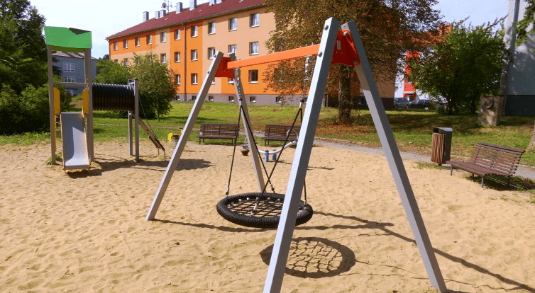Nové herní prvky a opravy zvýšily bezpečnost dětských hřišť 