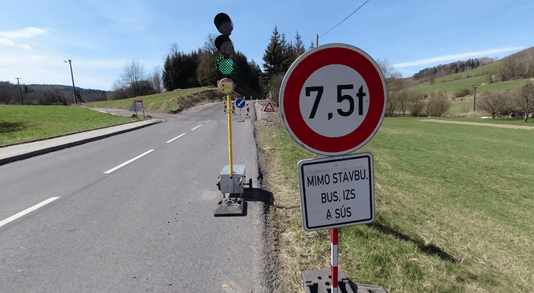 Objížďka pro nákladní dopravu u Hošťálkové měří desítky kilometrů