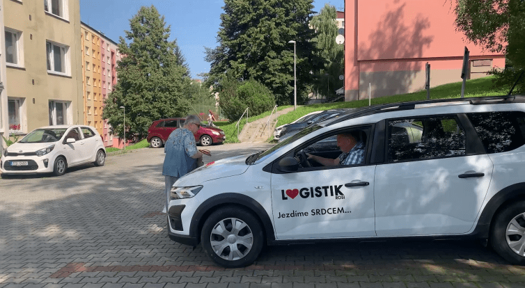 Senior taxi ve Vsetíně má nového provozovatele a rozšiřuje služby