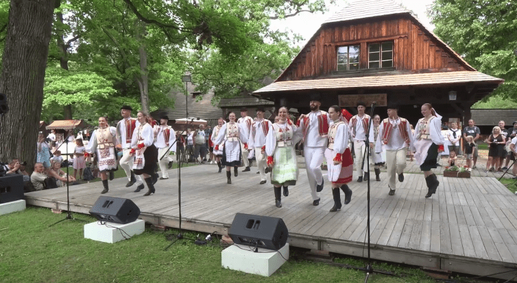 Folklorní festival Jánošíkův dukát se zaměřil na oravský region