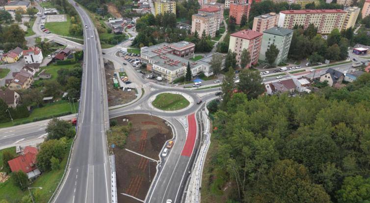 Rampa Mostecká ve Vsetíně ode dneška slouží řidičům. Problémový úsek je nyní bezpečnější